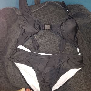 Black front clip bathing suit Large